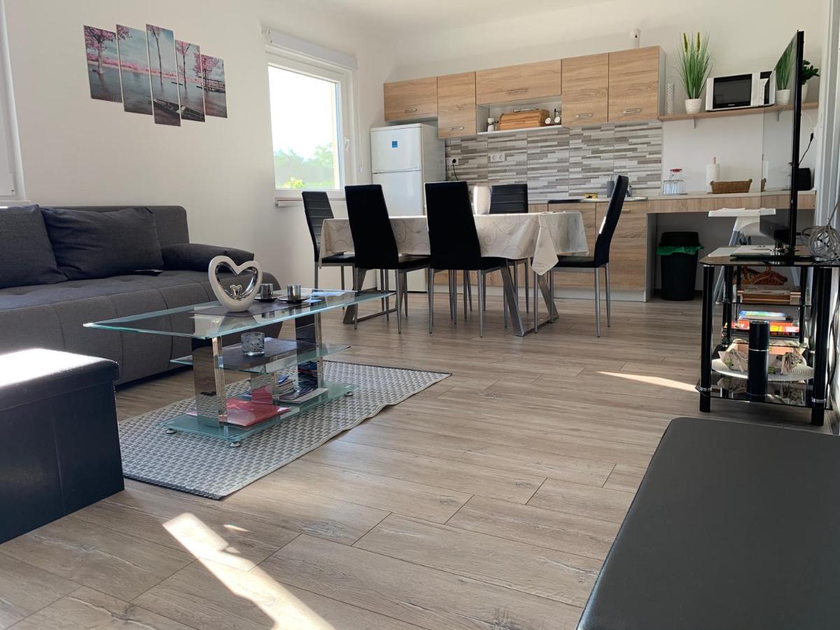 Fullhouse Apartmanhaz 扎马迪 外观 照片