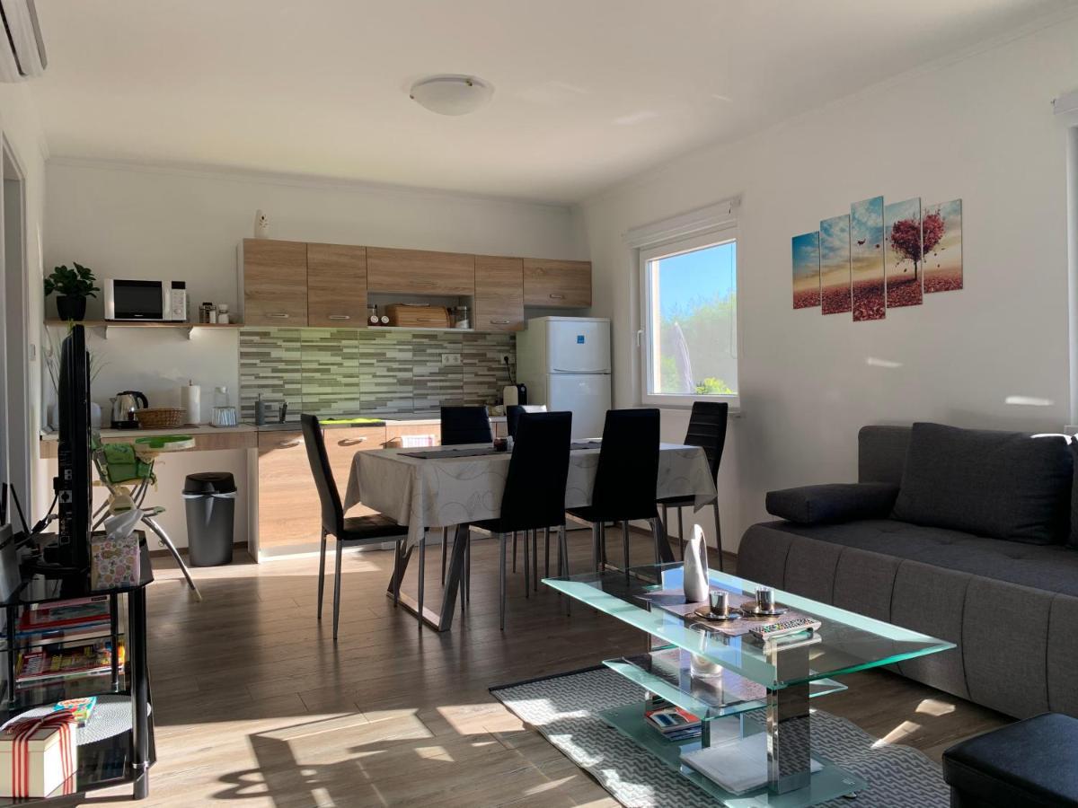 Fullhouse Apartmanhaz 扎马迪 外观 照片