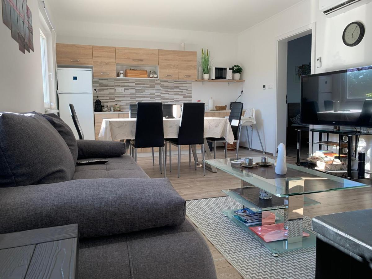 Fullhouse Apartmanhaz 扎马迪 外观 照片